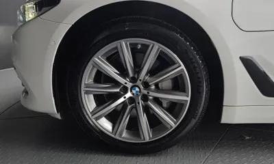 BMW 5-Series 2020, 106368 км, за 17925.34 USD