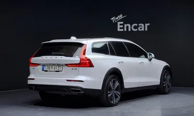 Volvo V60 2021, 150370 км, за 16121.57 USD