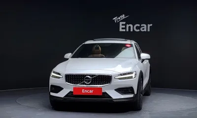 Volvo V60 2021, 150370 км, за 16121.57 USD