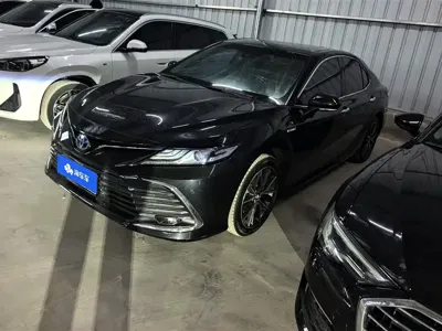 Toyota Camry · 2023 год