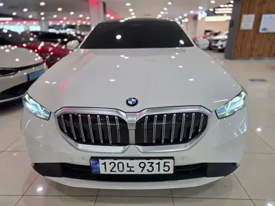 BMW 5-Series 2024, 32029 км, за 42189.41 USD