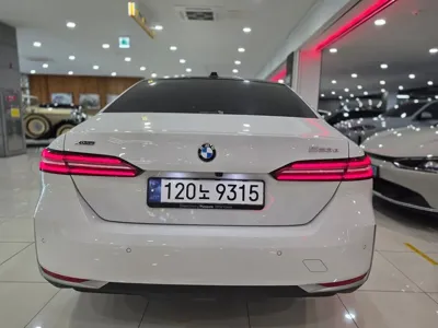 BMW 5-Series 2024, 32029 км, за 42189.41 USD