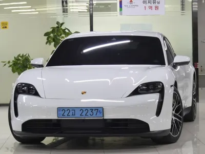Porsche Taycan · 2022 год