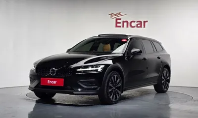 Volvo V60 · 2023 год