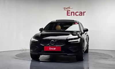 Volvo V60 2023, 42757 км, за 28277.96 USD - фото 3