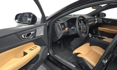Volvo V60 2023, 42757 км, за 28277.96 USD - фото 10