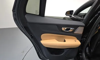 Volvo V60 2023, 42757 км, за 28277.96 USD - фото 25