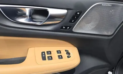Volvo V60 2023, 42757 км, за 28277.96 USD - фото 32