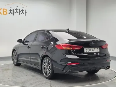 Hyundai Avante 2018, 154854 км, за 4623.3 USD