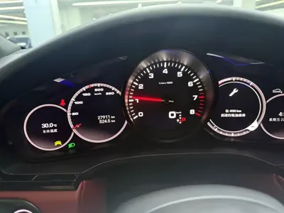 Porsche Cayenne 2022, 27000 км, за 60348.62 USD