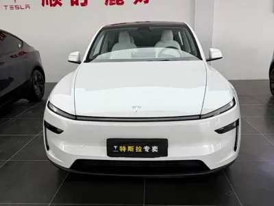 Tesla Model Y 2025, 29000 км, за 32077.07 USD