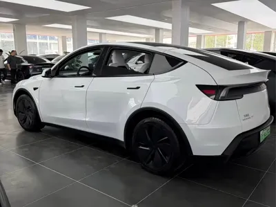 Tesla Model Y 2025, 29000 км, за 32077.07 USD