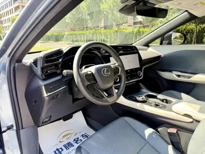 Lexus RZ 2023, 21300 км, за 23248.52 USD - фото 9