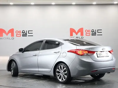 Hyundai Avante 2013, 196937 км, за 2166.21 USD