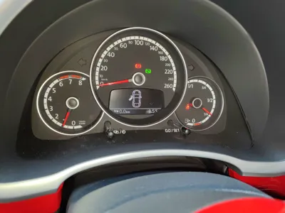 Volkswagen Beetle 2015, 68400 км, за 11602 USD - фото 12