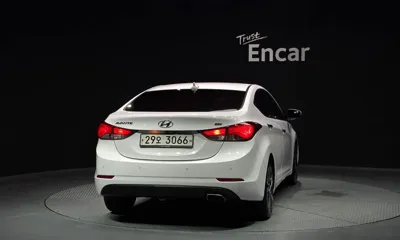Hyundai Avante 2016, 106746 км, за 4355.46 USD