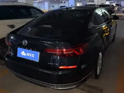 Volkswagen Passat 2020, 112000 км, за 11477.12 USD