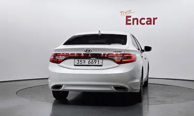 Hyundai Grandeur 2013, 128266 км, за 3708.04 USD