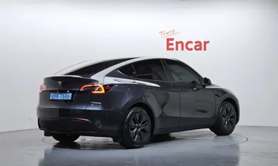 Tesla Model Y 2025, 8527 км, за 28817.12 USD