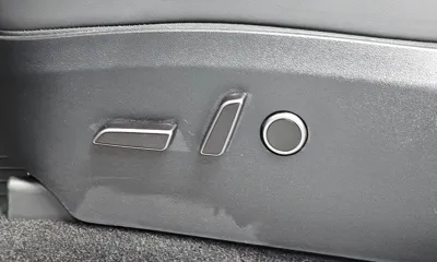 Tesla Model Y 2025, 8527 км, за 28817.12 USD - фото 30