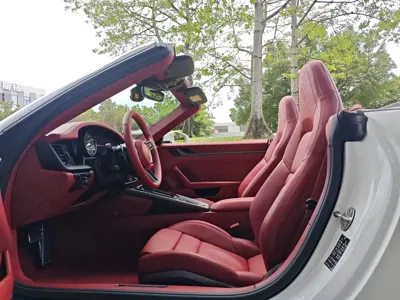 Porsche 911 2023, 9000 км, за 171862.47 USD
