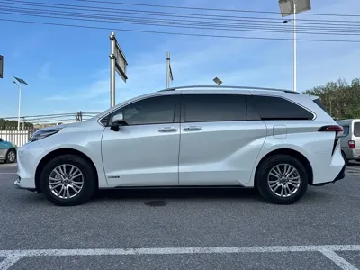 Toyota Sienna 2023, 75000 км, за 32341.93 USD