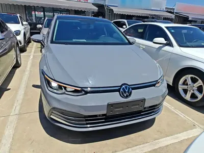 Volkswagen Golf 2021, 35100 км, за 11871.23 USD