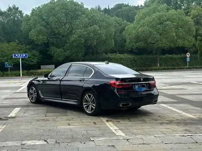 BMW 7 Series 2018, 220000 км, за 21600.52 USD