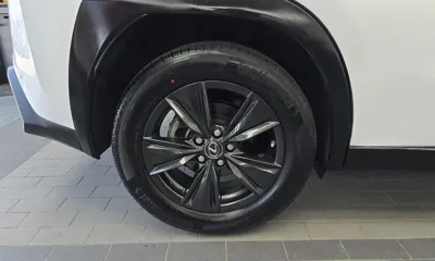 Lexus UX 2023, 25422 км, за 23664.74 USD