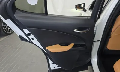 Lexus UX 2023, 25422 км, за 23664.74 USD - фото 25