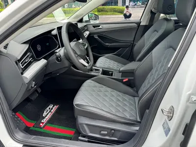 Volkswagen Sagitar 2023, 50000 км, за 10299.63 USD