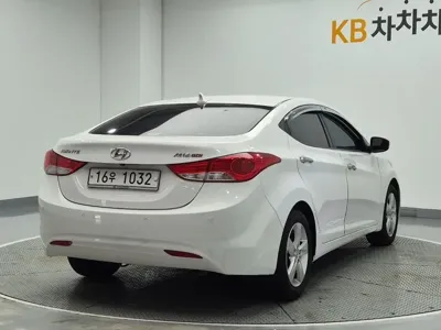 Hyundai Avante 2011, 89704 км, за 3127.04 USD