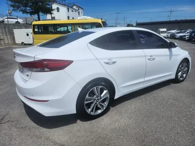 Hyundai Avante 2017, 91941 км, за 4332.41 USD