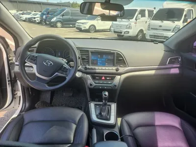 Hyundai Avante 2017, 91941 км, за 4332.41 USD - фото 9