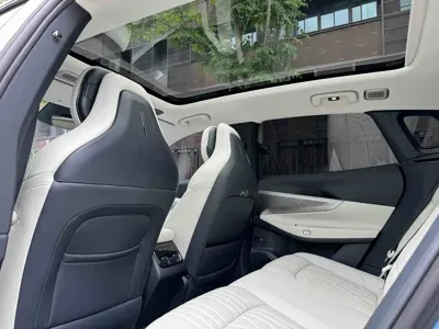 Lynk & Co 08 EM-P 2026, 5500 км, за 27921.41 USD - фото 9