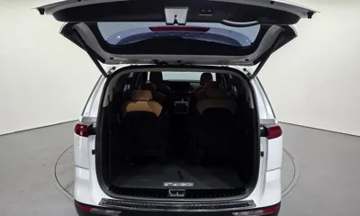 Kia Canival 2023, 55756 км, за 20808.72 USD - фото 20