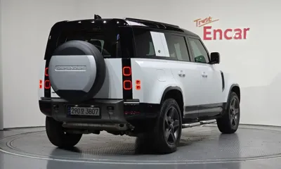 Land Rover Defender 2024, 31896 км, за 52185.9 USD