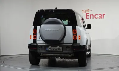 Land Rover Defender 2024, 31896 км, за 52185.9 USD