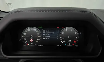 Land Rover Defender 2024, 31896 км, за 51791.56 USD - фото 8