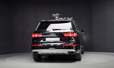 Audi Q7 2019, 126797 км, за 15032.17 USD