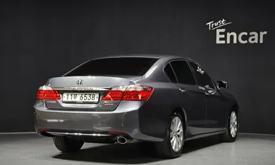 Honda Accord 2015, 116460 км, за 5009.11 USD