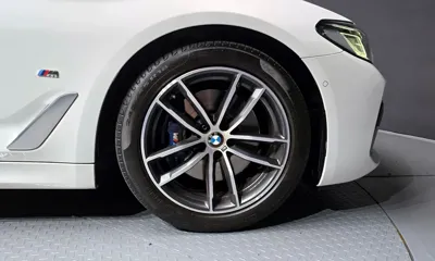 BMW 5-Series 2021, 72841 км, за 22715.21 USD