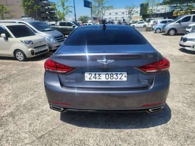 Hyundai Genesis 2016, 115957 км, за 7404.27 USD