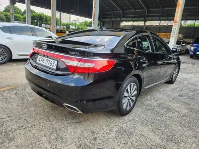 Hyundai Grandeur 2017, 191653 км, за 3275.57 USD