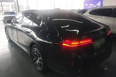 BMW i5 2024, 28400 км, за 35431 USD