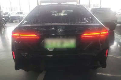 BMW i5 2024, 28400 км, за 35431 USD