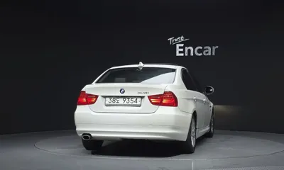 BMW 3-Series 2009, 116739 км, за 2297.49 USD