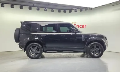 Land Rover Defender 2025, 5979 км, за 62360.51 USD - фото 6