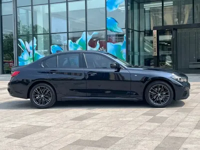 BMW 3 Series 2022, 37000 км, за 24984.8 USD