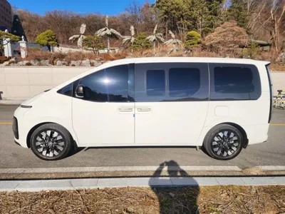 Hyundai Staria 2025, 5337 км, за 39057.37 USD